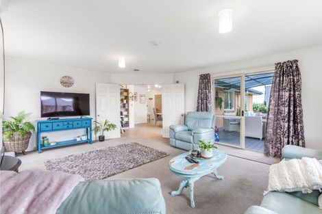 Photo of property in 58 Rivervale Grove, Stanmore Bay, Whangaparaoa, 0932