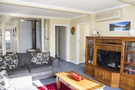 Photo of property in 17 Main Road, Harihari, 7884