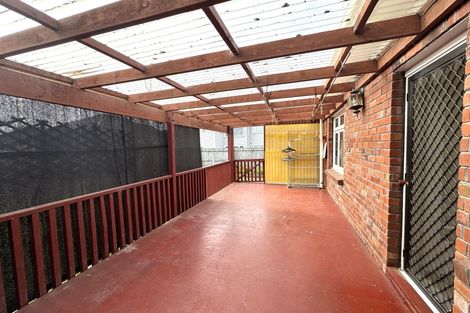 Photo of property in 17 Jasper Avenue, Mount Roskill, Auckland, 1041