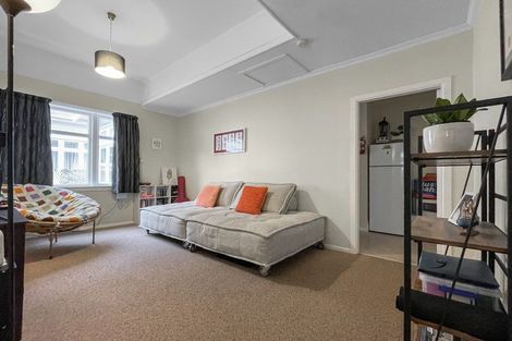 Photo of property in 8 Rixon Grove, Mount Victoria, Wellington, 6011