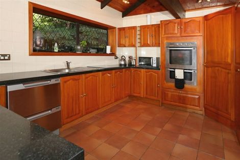 Photo of property in 99 Grassmere Road, Henderson Valley, Auckland, 0612