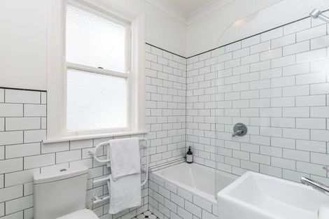Photo of property in 4/17 Oriental Terrace, Oriental Bay, Wellington, 6011