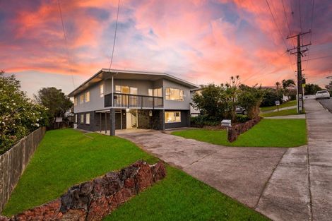 Photo of property in 74 Waimumu Road, Massey, Auckland, 0614