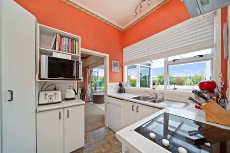 Photo of property in 10 Furlong Street, Hawera, 4610