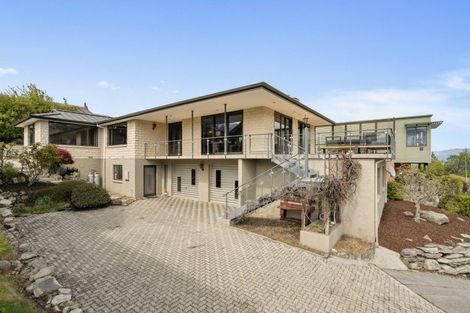 Photo of property in 12 Grove Lane, Kelvin Heights, Queenstown, 9300