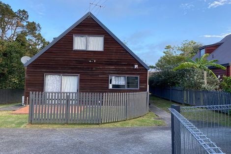 Photo of property in 15 Caspian Close, New Lynn, Auckland, 0600