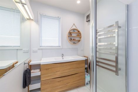 Photo of property in 57 Fairmount Road, Titirangi, Auckland, 0604