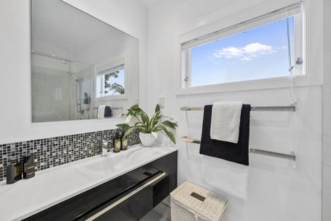 Photo of property in 30 Maritime Terrace, Birkenhead, Auckland, 0626