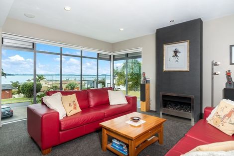 Photo of property in 26 Courtneys, West Harbour, Auckland, 0618