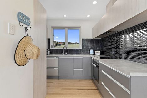 Photo of property in 13 Tupaea Place, Otumoetai, Tauranga, 3110