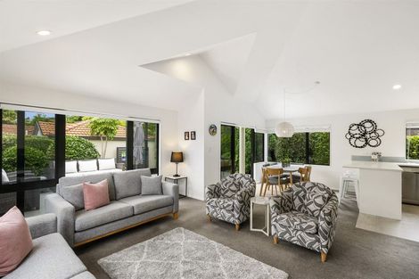 Photo of property in 2/19 Trafalgar Road, Milford, Auckland, 0620