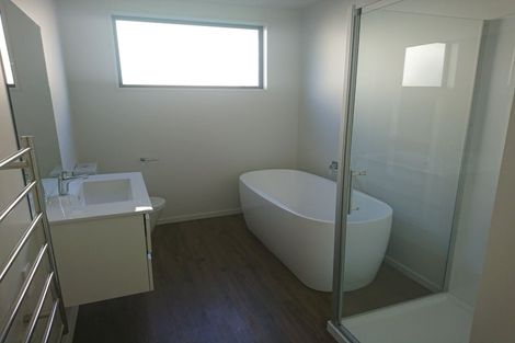 Photo of property in 32 Glen Dene Crescent, Wanaka, 9305