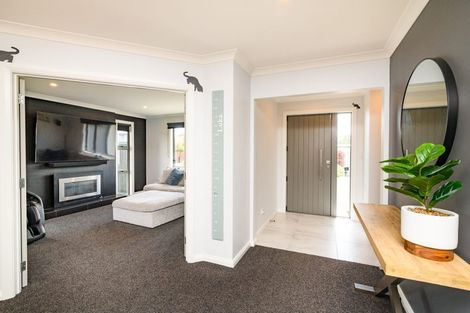 Photo of property in 5 Stratford Court, Fitzherbert, Palmerston North, 4410