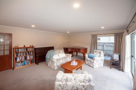 Photo of property in 10 Myers Grove, Churton Park, Wellington, 6037
