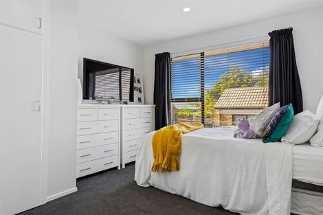 Photo of property in 2 Algie Place, Avonhead, Christchurch, 8042