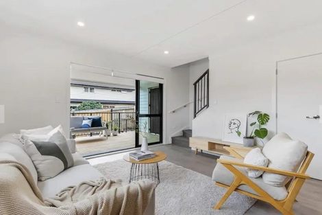 Photo of property in 2 Whakahui Lane, Mangere Bridge, Auckland, 2022