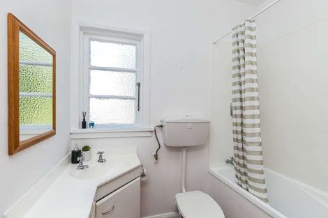 Photo of property in 88 Maupuia Road, Maupuia, Wellington, 6022