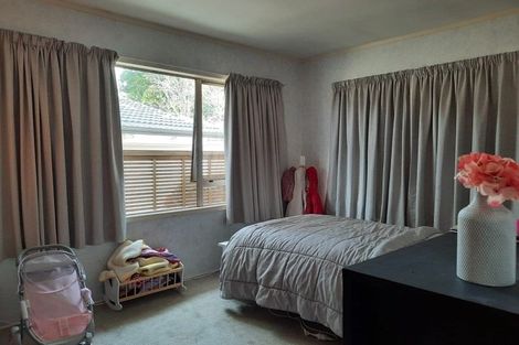 Photo of property in 16 Mirrabooka Avenue, Botany Downs, Auckland, 2010