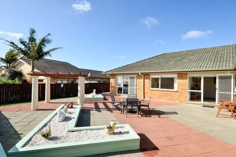 Photo of property in 10 Freestone Place, Henderson, Auckland, 0612