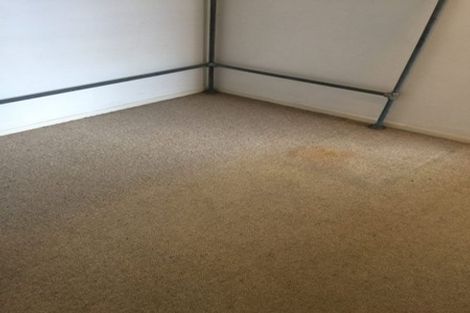 Photo of property in 1/40 Aviemore Drive, Highland Park, Auckland, 2010