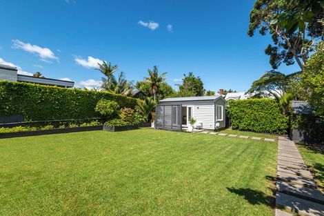 Photo of property in 165 Vauxhall Road, Narrow Neck, Auckland, 0624