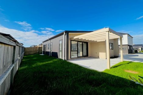 Photo of property in 24 Black Beech Crescent, Takanini, 2110