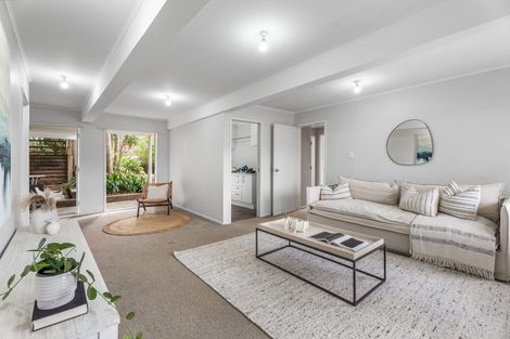 Photo of property in 42 Lauderdale Road, Birkdale, Auckland, 0626