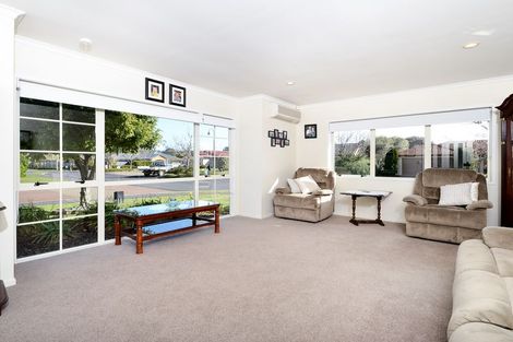 Photo of property in 10 Freestone Place, Henderson, Auckland, 0612
