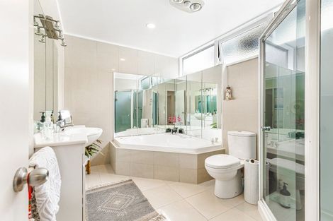 Photo of property in 75 Cliff Road, Torbay, Auckland, 0630