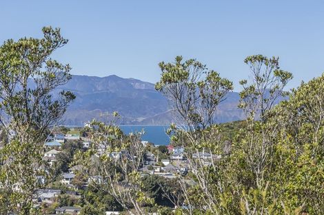 Photo of property in 6 Salford Street, Newlands, Wellington, 6037