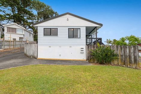 Photo of property in 1/25 Jumento Place, Unsworth Heights, Auckland, 0632