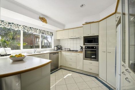 Photo of property in 4 Delmont Close, East Tamaki Heights, Auckland, 2016