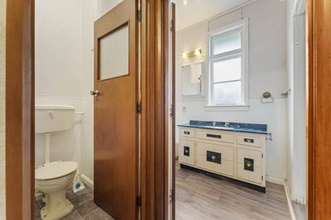 Photo of property in 34 Pahiatua Street, Hokowhitu, Palmerston North, 4410