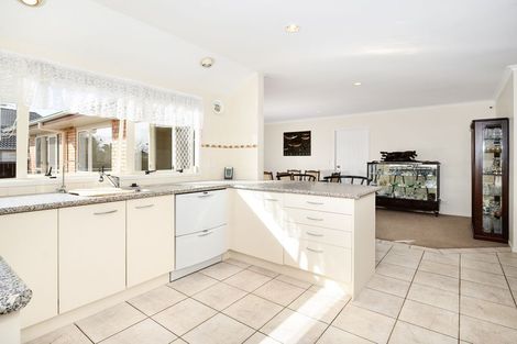 Photo of property in 10 Freestone Place, Henderson, Auckland, 0612