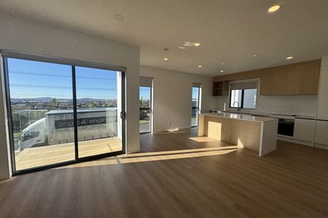 Photo of property in 14d Elcoat Avenue, Te Atatu South, Auckland, 0610