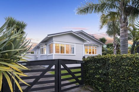 Photo of property in 13 Elcoat Avenue, Henderson, Auckland, 0612