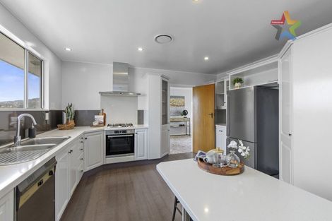 Photo of property in 3 Earlston Grove, Avalon, Lower Hutt, 5011