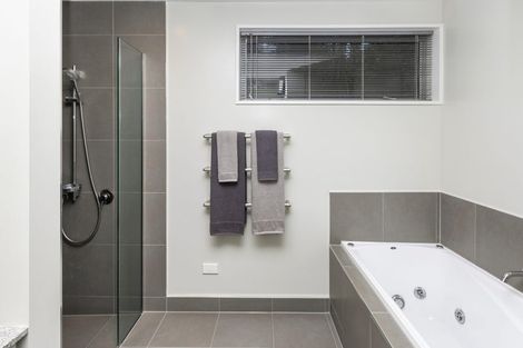 Photo of property in 10 Maurice Knowles Lane, Cashmere, Christchurch, 8022