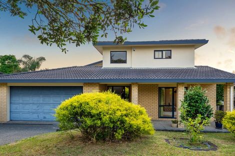 Photo of property in 16 Crimson Park, Oteha, Auckland, 0632