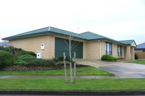 Photo of property in 6 Logan Place, Kelvin Grove, Palmerston North, 4414