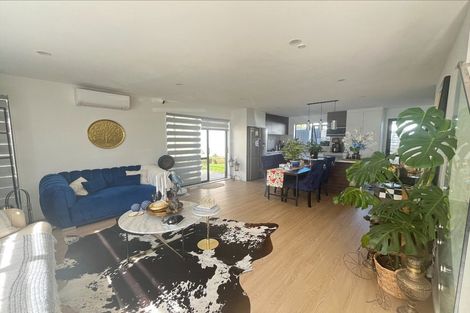 Photo of property in 27a Seaward Place, Wattle Downs, Auckland, 2103