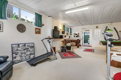 Photo of property in 23 Roberts Road, Matakatia, Whangaparaoa, 0930