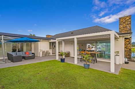 Photo of property in 15 Waitotara Way, Whitianga, 3510