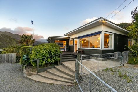 Photo of property in 313 Port Underwood Road, Whatamango Bay, Picton, 7281