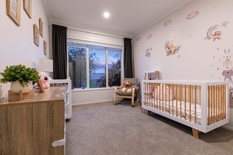 Photo of property in 22 Malbec Place, Huapai, Kumeu, 0810