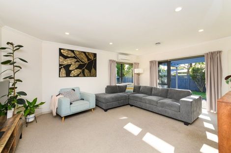 Photo of property in 12 Mana Place, Awapuni, Palmerston North, 4412