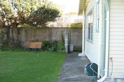 Photo of property in 15 Sutherland Crescent, Melrose, Wellington, 6023
