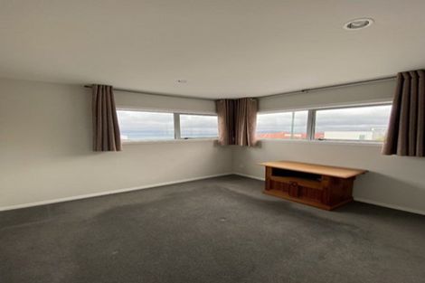 Photo of property in 61 Tamworth Crescent, Newlands, Wellington, 6037