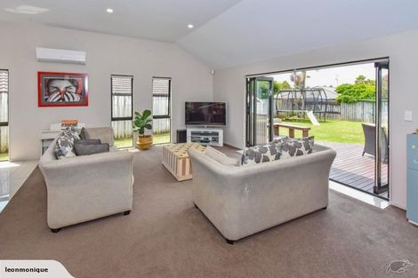 Photo of property in 18 Crannog Fen, Wattle Downs, Auckland, 2103