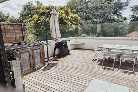 Photo of property in 2 Grammar School Road, Pakuranga, Auckland, 2010